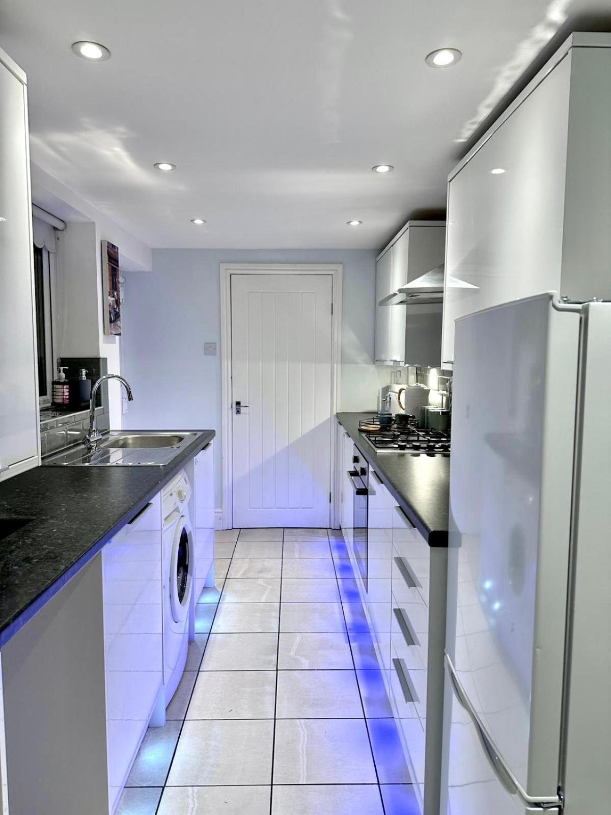 Beautiful Entire House! Apartment Liverpool
